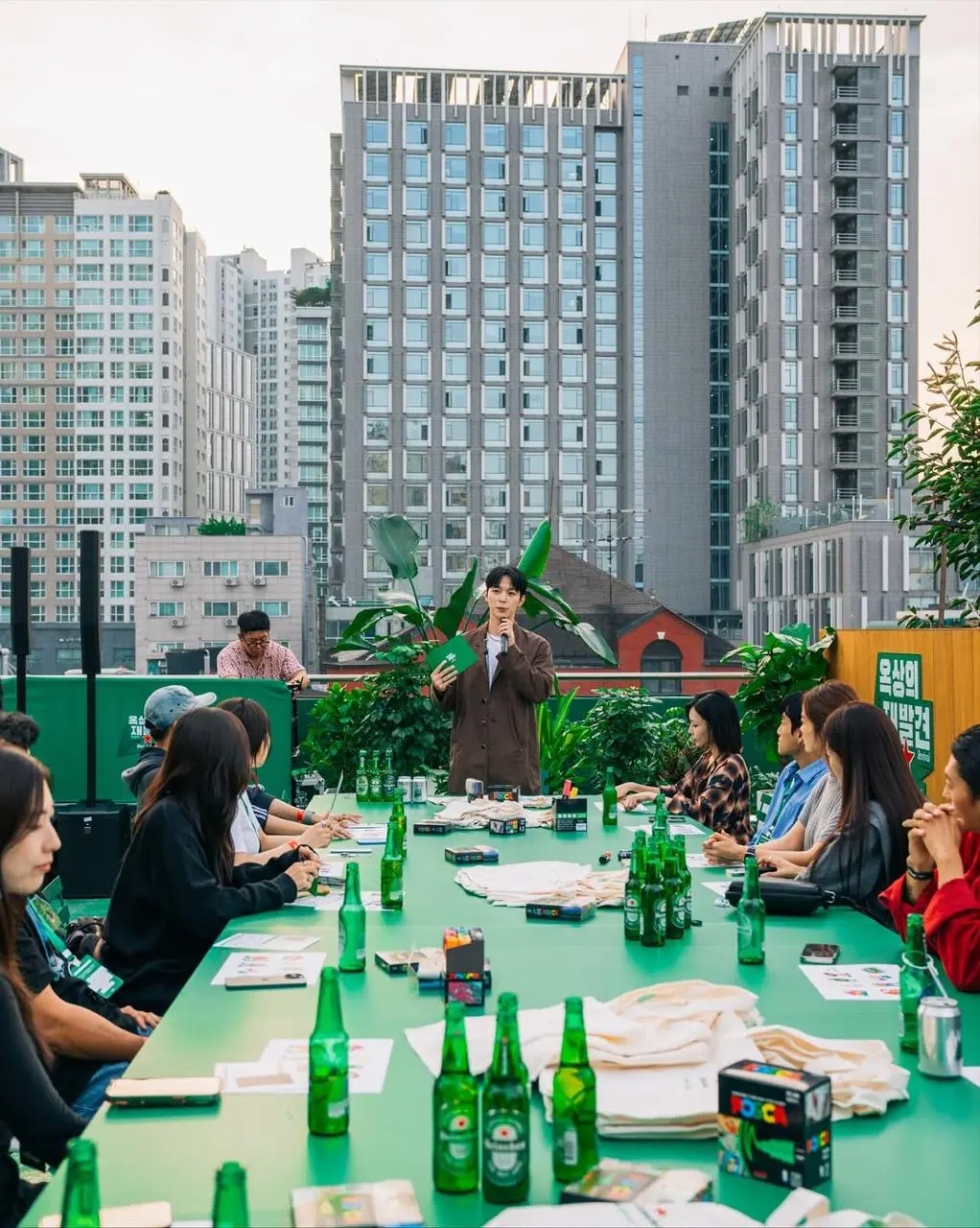 Классный проект от Heineken в Сеуле. Они переосмыслили крыши городских домов и переделали их в места для тусовок | Сетка — социальная сеть от hh.ru