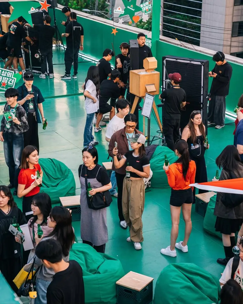 Классный проект от Heineken в Сеуле. Они переосмыслили крыши городских домов и переделали их в места для тусовок | Сетка — социальная сеть от hh.ru