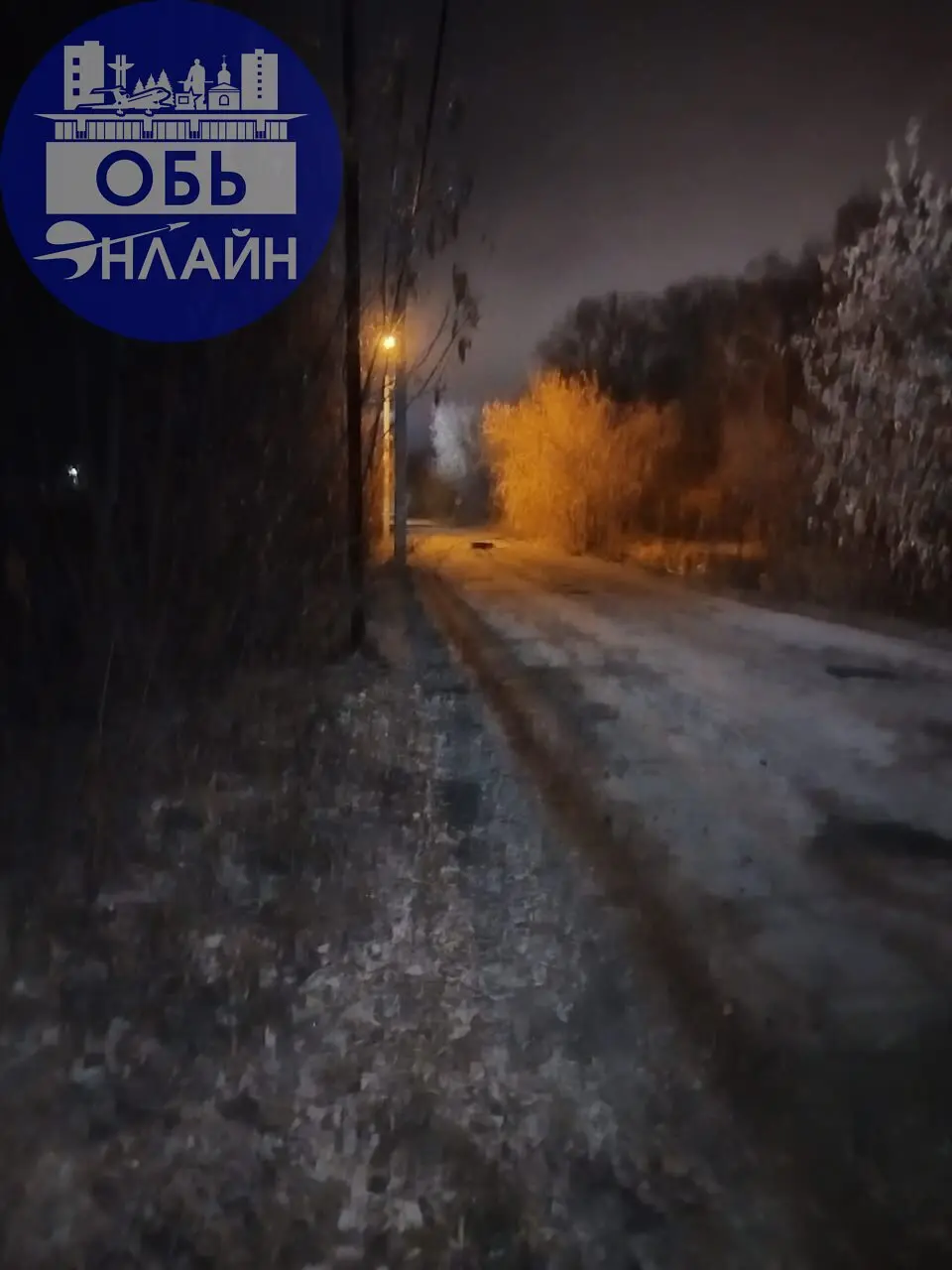 ↗ Добрый день, по дороге вдоль улицы Муромская появилась глубокая яма с водой, такое впечатление что обвалился колодец | Сетка — социальная сеть от hh.ru