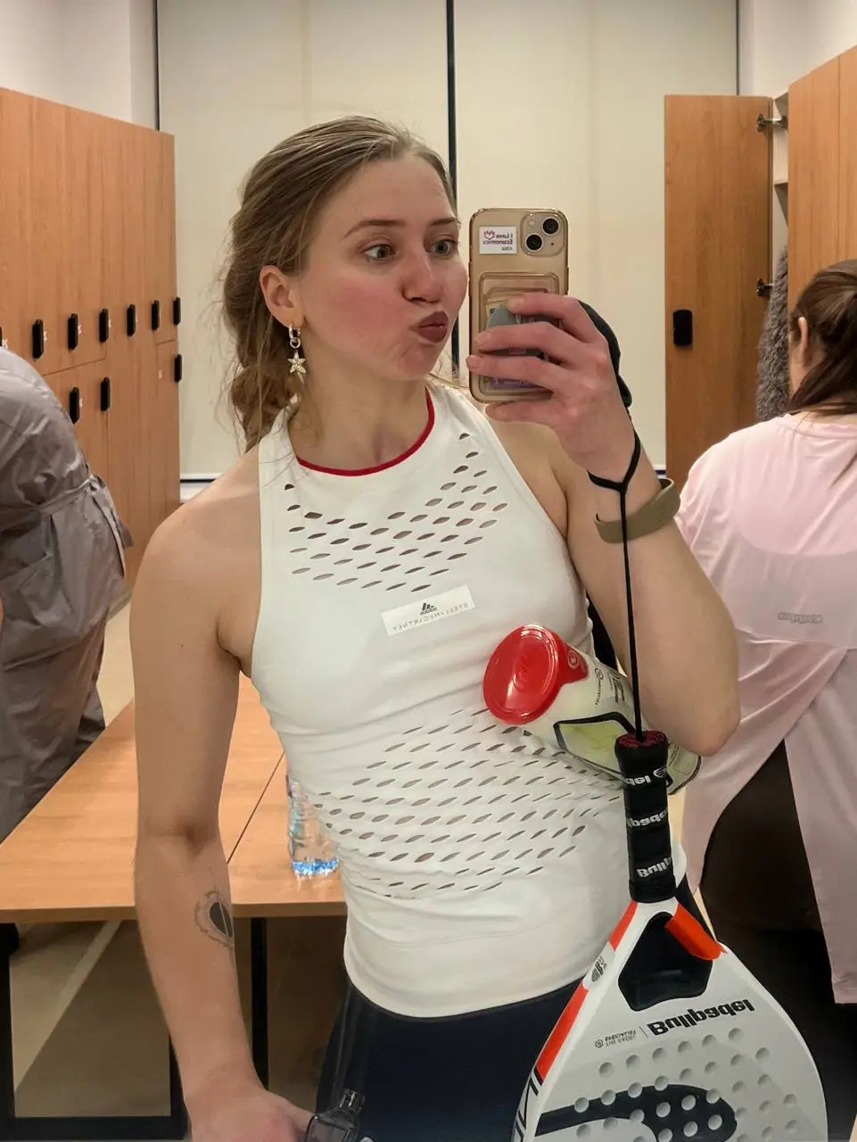 У нас есть теннис дома
Для меня было открытием, что падел родился аж в 1969 году | Сетка — социальная сеть от hh.ru