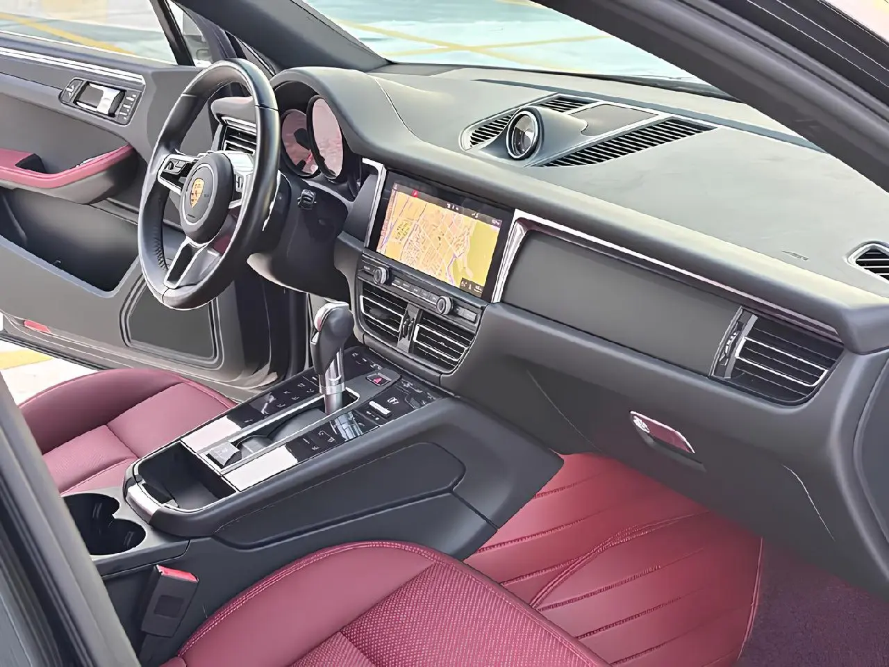 🚘Porsche Macan
Когда хочется кроссовер, но душа требует, чтобы соседи завидовали😍
✅ Бензин 2.0 л, 252 л.с | Сетка — социальная сеть от hh.ru