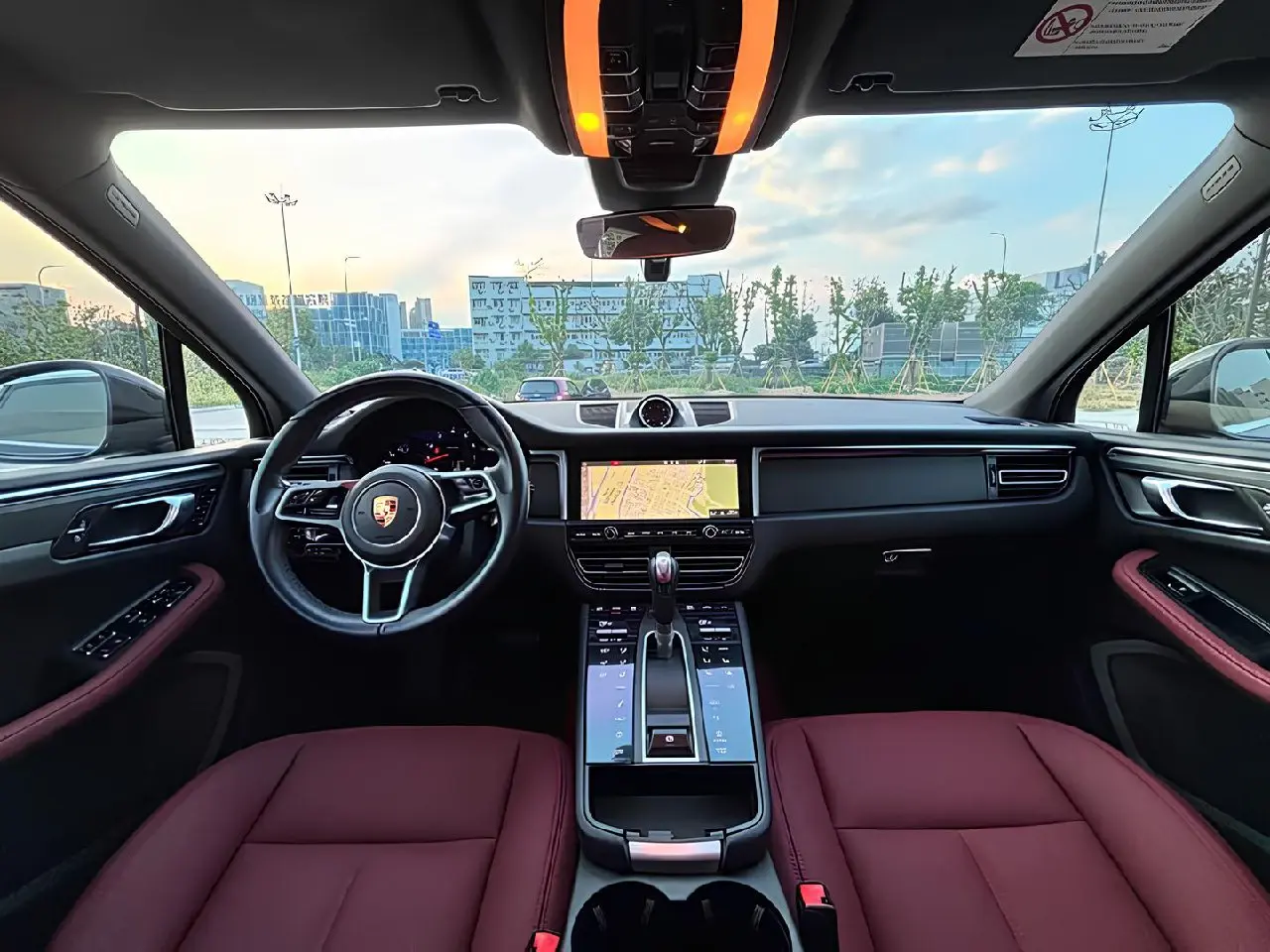 🚘Porsche Macan
Когда хочется кроссовер, но душа требует, чтобы соседи завидовали😍
✅ Бензин 2.0 л, 252 л.с | Сетка — социальная сеть от hh.ru