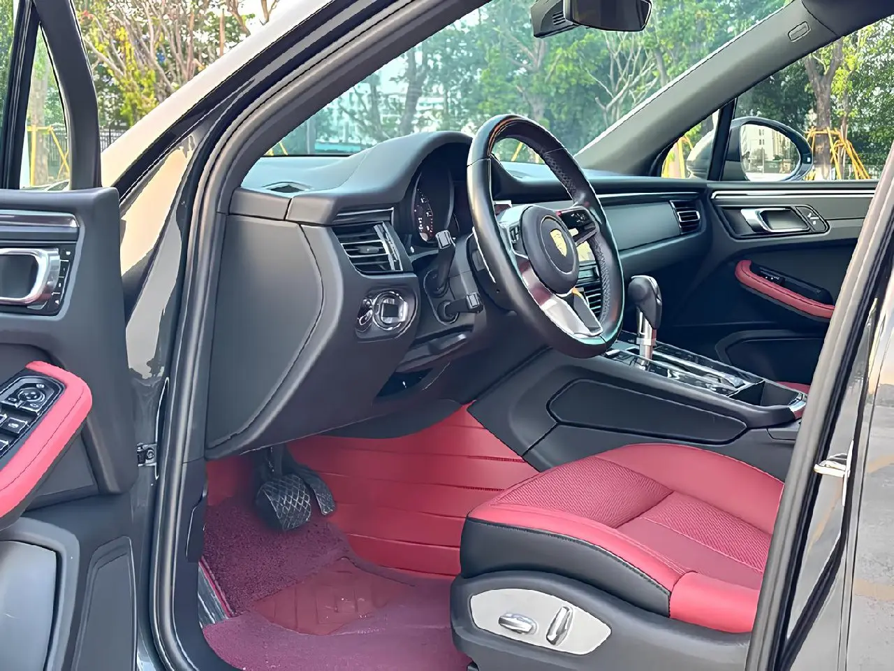 🚘Porsche Macan
Когда хочется кроссовер, но душа требует, чтобы соседи завидовали😍
✅ Бензин 2.0 л, 252 л.с | Сетка — социальная сеть от hh.ru