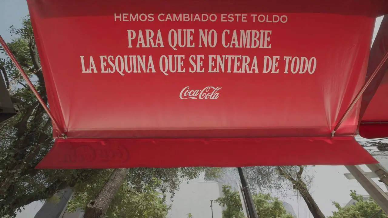 Кто: David agency - Madrid
Где: Мексика
Клиент: Coca-Cola
Задача: подсветить место бренда в культуре Мексики
Около 40 лет назад Coca-Cola начала распространять по Мексике свой мерч для магазинов: стул... | Сетка — социальная сеть от hh.ru