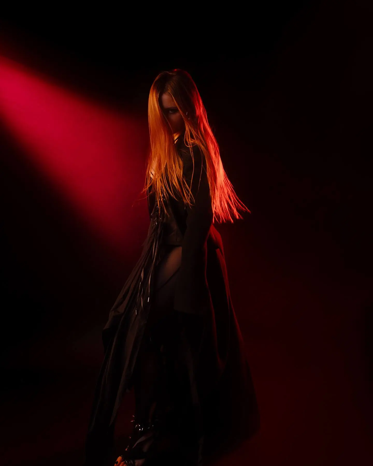 🚻 Шикарная Эрика Лундмоен поделилась новой фотосессией в социальных сетях.
Она вступает в тёмную эру 🥀
⭐️ WIRE. • #ФОТОКАРТОЧКА
В этом посте были ссылки, но мы их удалили по правилам Сетки | Сетка — социальная сеть от hh.ru