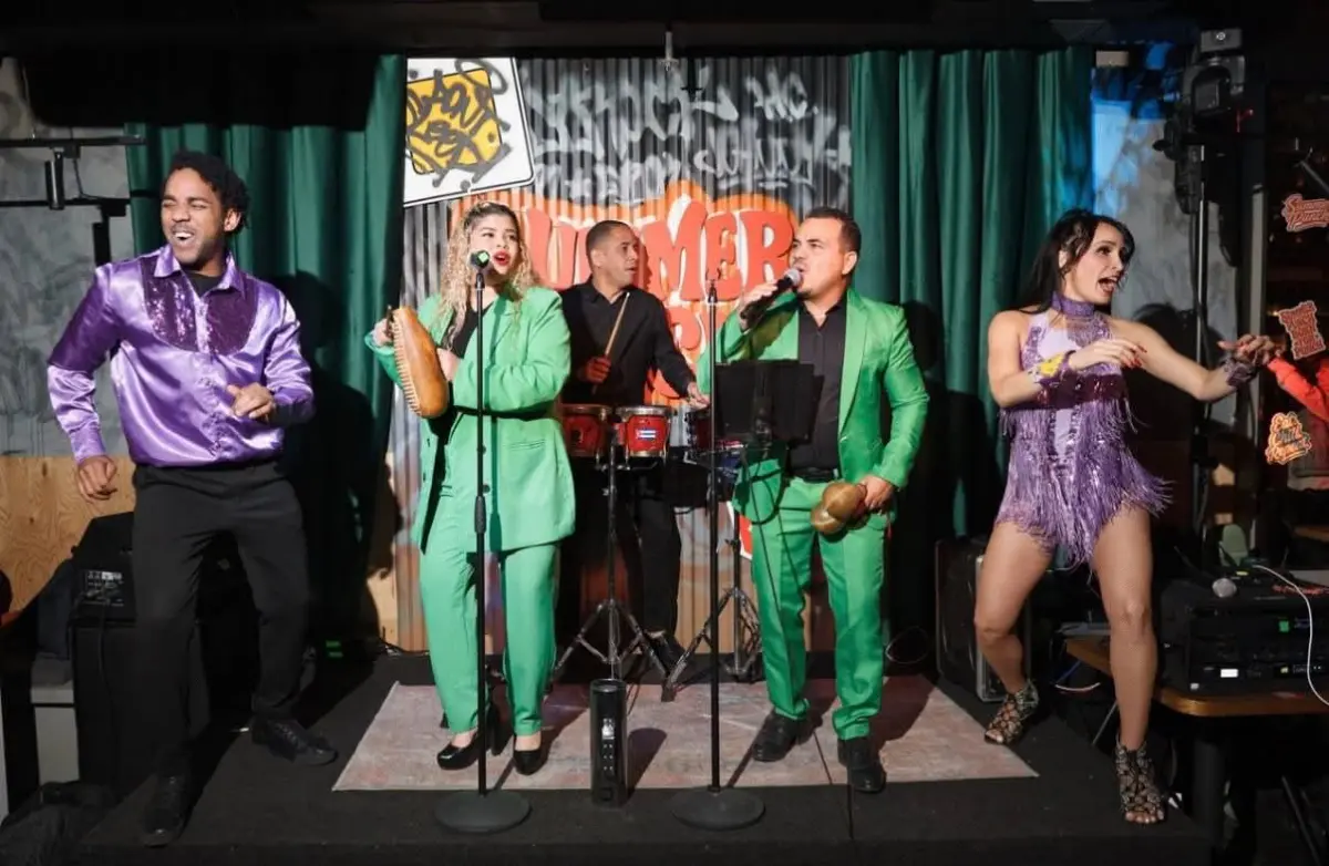 ✨ Ивенторы тоже хотят отдыхать!  
Побывала на невероятной вечеринке 🔥
Атмосфера — просто огонь: драйв, эмоции, энергия, музыка и самые классные люди индустрии рядом 💫  
4 кавер-группы, барабанное шоу ... | Сетка — социальная сеть от hh.ru