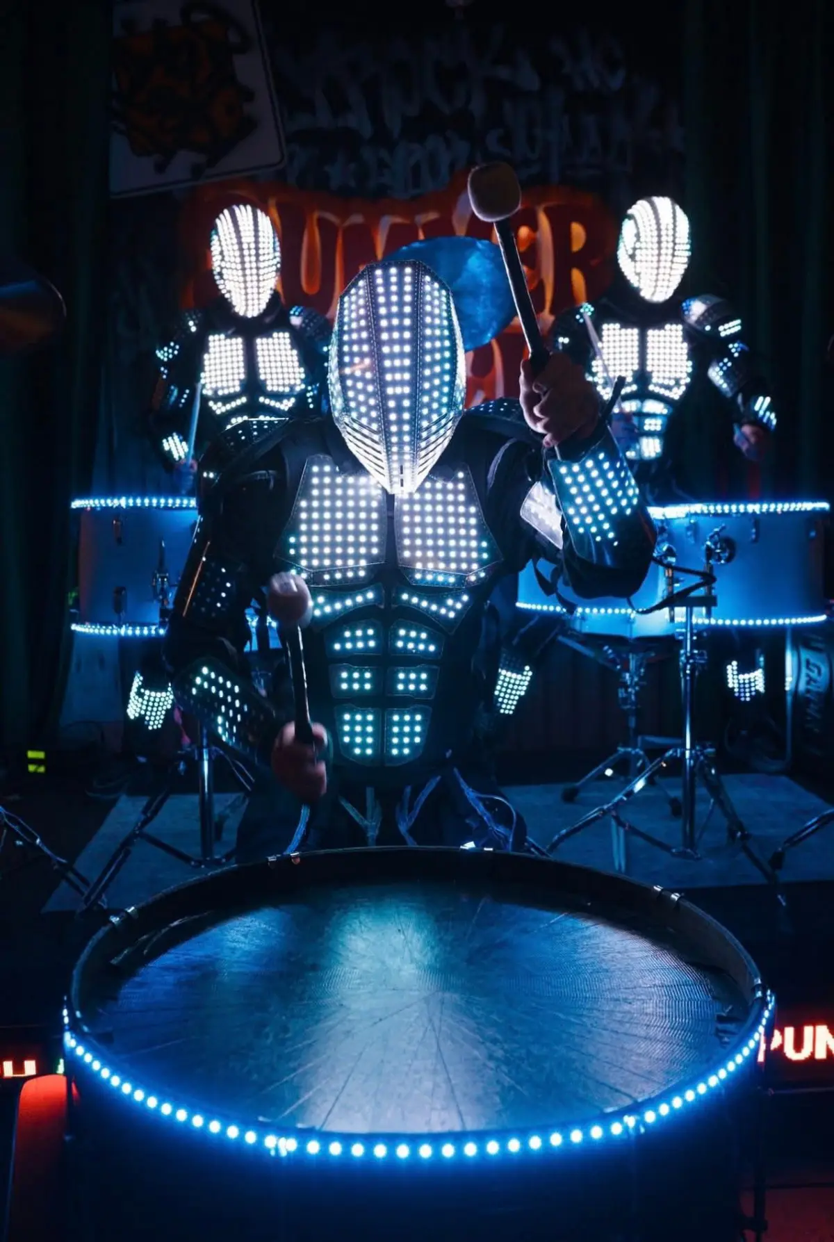 ✨ Ивенторы тоже хотят отдыхать!  
Побывала на невероятной вечеринке 🔥
Атмосфера — просто огонь: драйв, эмоции, энергия, музыка и самые классные люди индустрии рядом 💫  
4 кавер-группы, барабанное шоу ... | Сетка — социальная сеть от hh.ru