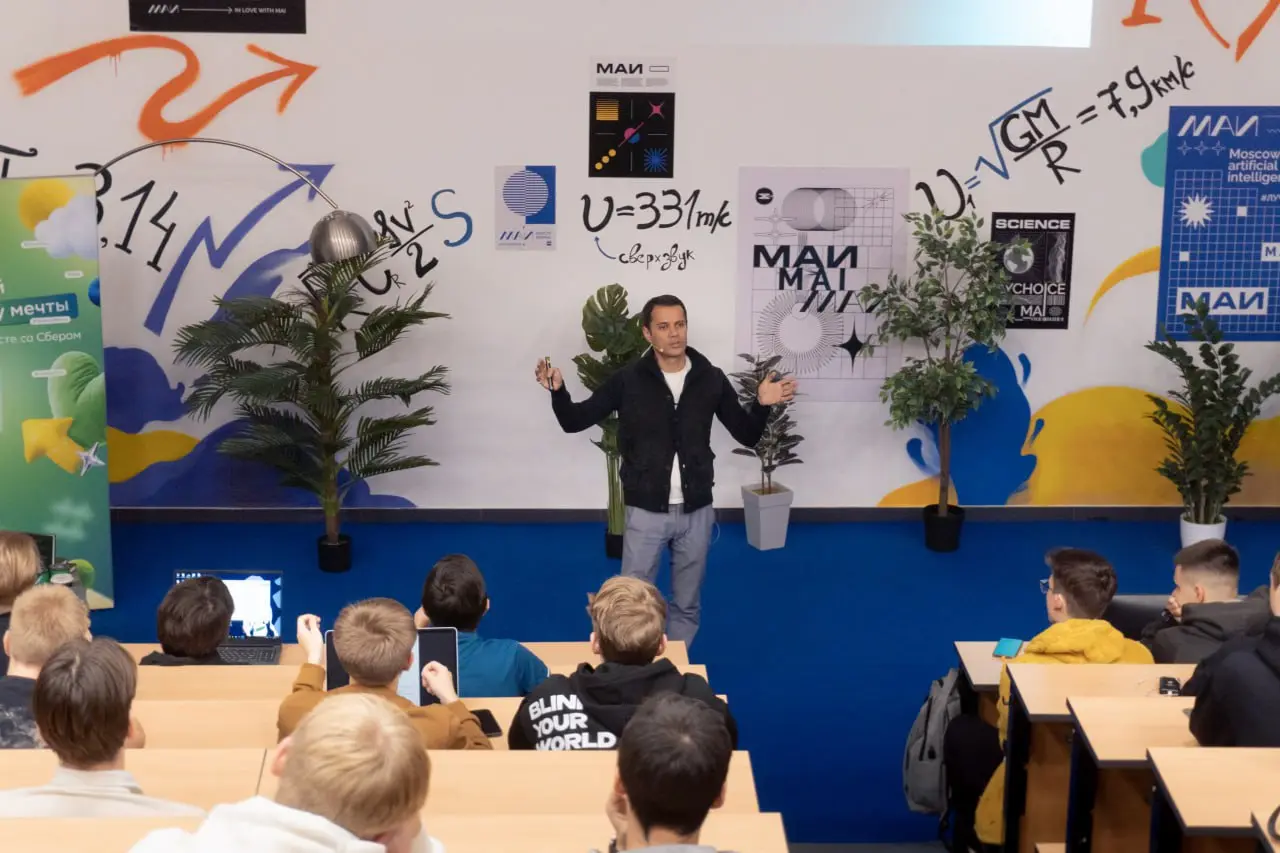 😇 На прошлой неделе у нас состоялась лекция старшего вице-президента Сбера, руководителя блока «Риски» Джангира Джангирова | Сетка — социальная сеть от hh.ru