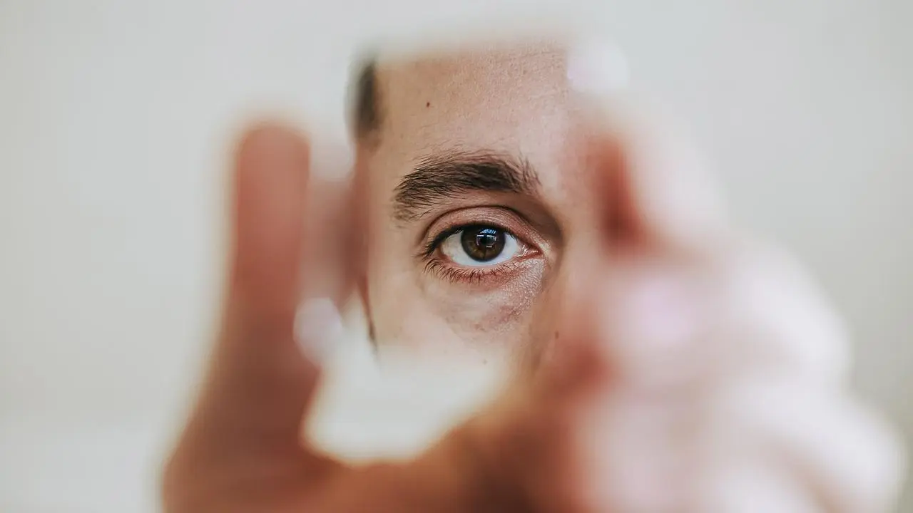 “БАХИЛЫ ЗАБЫЛИ”. КАК ТЕРЯЕТСЯ ДОВЕРИЕ.
«Мы на стороне пациента», — говорим мы, а потом пишем на сайте текст в духе «проводим забор биоматериала» | Сетка — социальная сеть от hh.ru