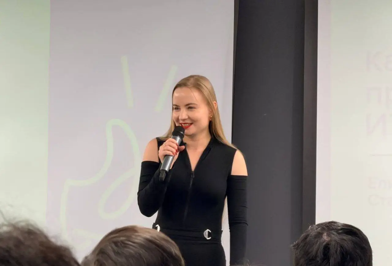 🩷 Как я попала в HR: космос, преступления, свой бизнес
После моего выступления на митапе ко мне подошла девушка и задала этот вопрос | Сетка — социальная сеть от hh.ru