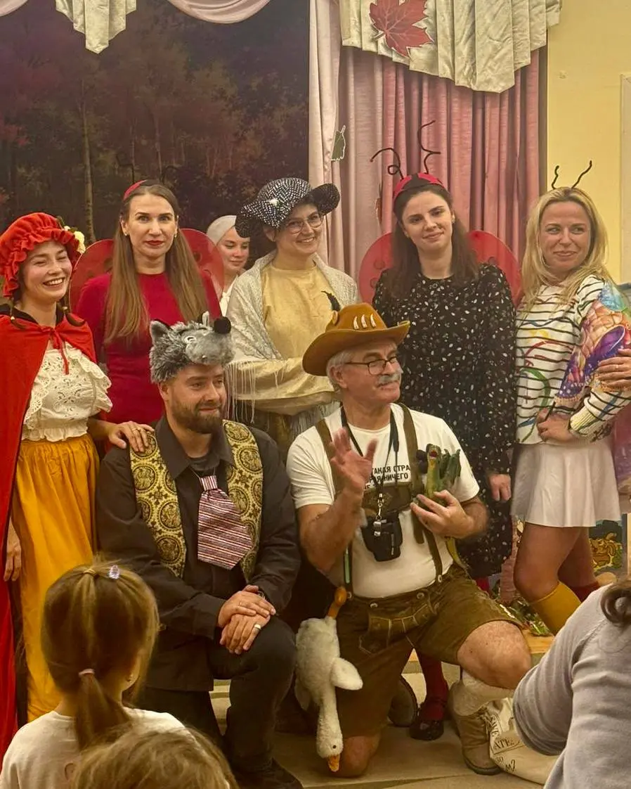 У меня сегодня был дебют на сцене —
Я была бабушкой Красной Шапки ✨
Это инициатива наших воспитателей, а родители взяли и поддержали❤️
Скоро на гастроли хихик | Сетка — социальная сеть от hh.ru