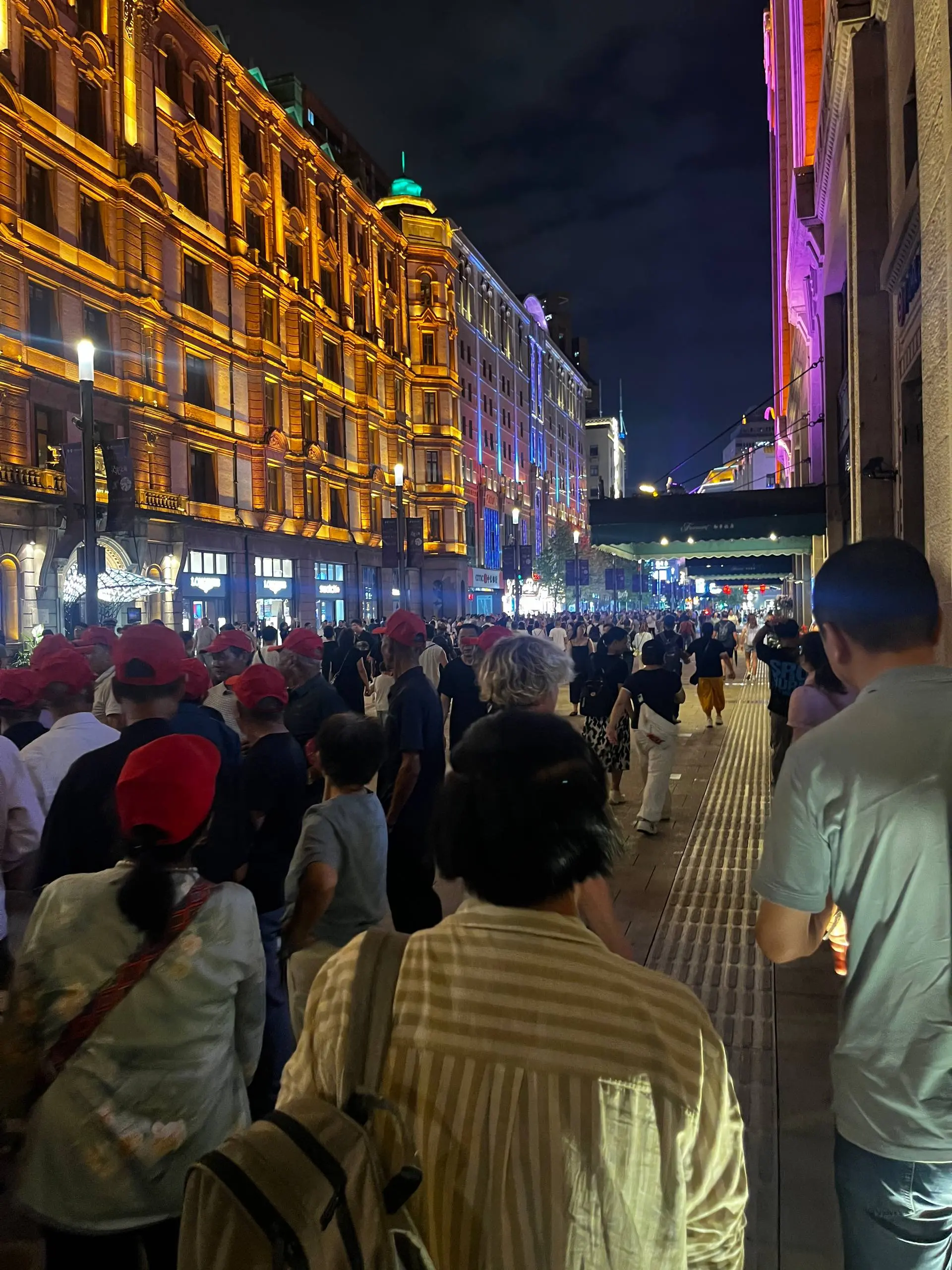 Завязываю с лайф контентом
Ещё хотел вам показать метро, бамбук, жаренные личинки и британские кварталы | Сетка — социальная сеть от hh.ru