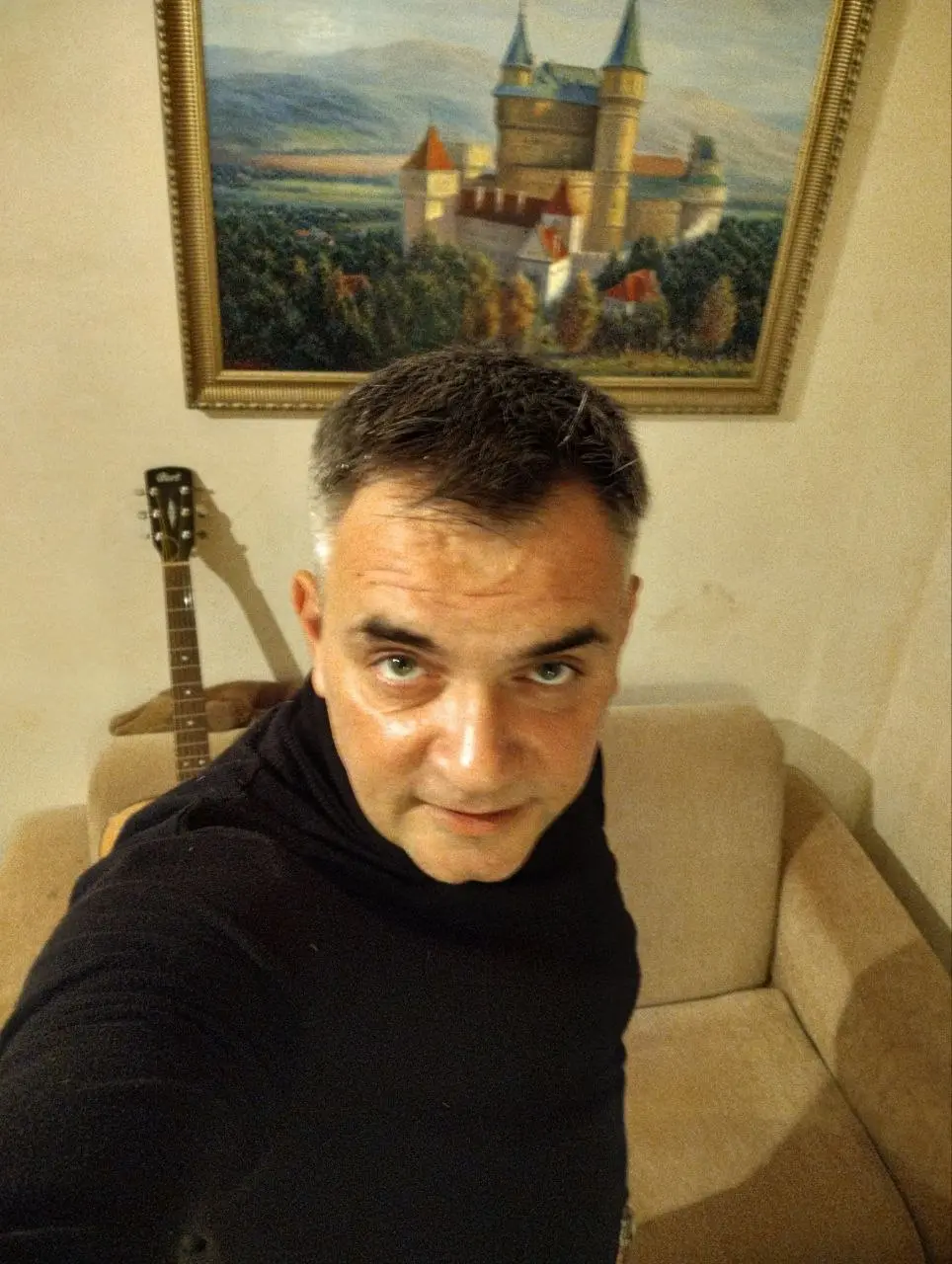 Психотерапия? Она была всегда. Просто вы этого не замечали
Вы думаете, психотерапия началась с Фрейда? С диваном, тишиной и «расскажите о матери»?
Ха! Это как думать, что любовь изобрели в Голливуде | Сетка — социальная сеть от hh.ru