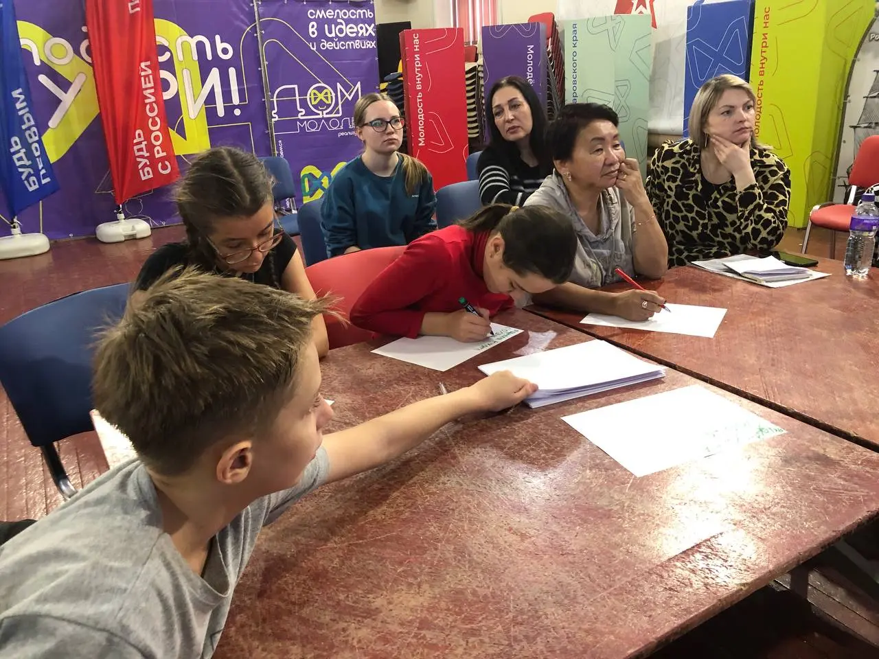 На второй встрече клуба состоялась этноигра… по ненцам.
Почему по этому народу? Здесь подробности.
В этом посте были ссылки, но мы их удалили по правилам Сетки | Сетка — социальная сеть от hh.ru