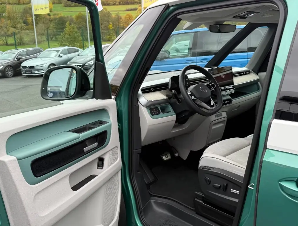 🚘Volkswagen ID.Buzz
Электрический ретрофутурист на каждый день 🚌⚡️
2024 год | 4 994 км
Электро 150 кВт (204 л.с.) — мягко, уверенно и экономно
🇩🇪Авто под заказ из Германии (г | Сетка — социальная сеть от hh.ru