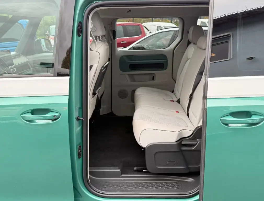 🚘Volkswagen ID.Buzz
Электрический ретрофутурист на каждый день 🚌⚡️
2024 год | 4 994 км
Электро 150 кВт (204 л.с.) — мягко, уверенно и экономно
🇩🇪Авто под заказ из Германии (г | Сетка — социальная сеть от hh.ru