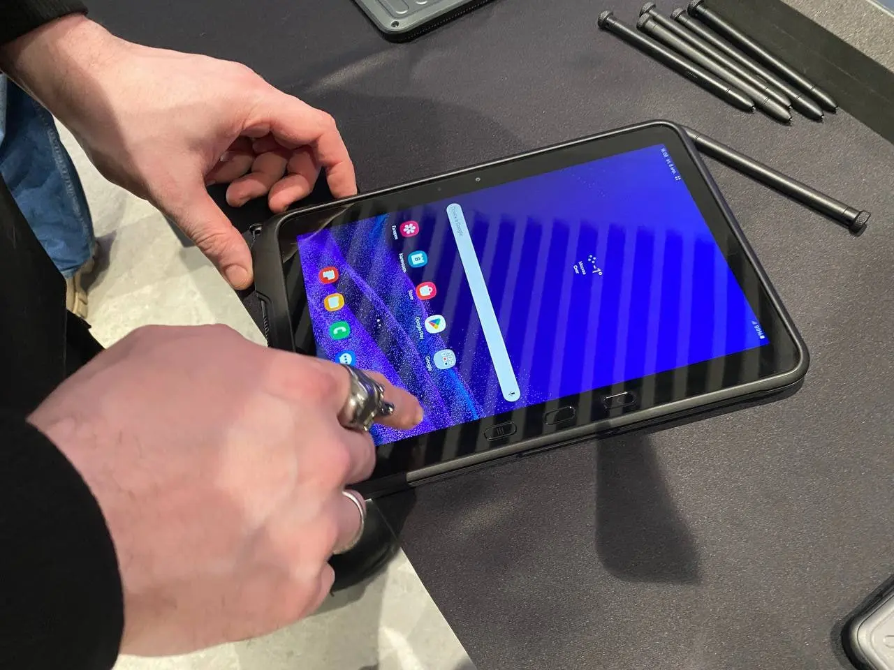 ⏺ Обзор защищённого промышленного планшета Samsung Galaxy Tab Active5 Pro
Иногда на тест попадаются нетипичные устройства. Нет, до обзора трамваев я ещё не дорос | Сетка — социальная сеть от hh.ru