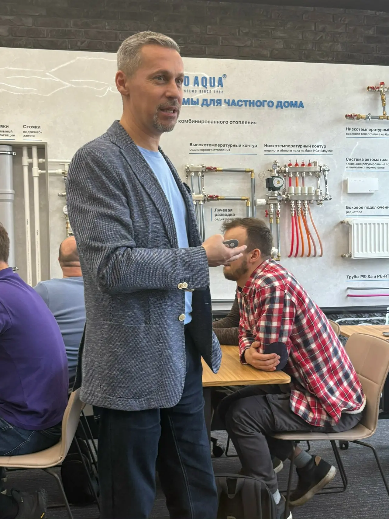 Стартовал «Семинар по водяному полу Pro Aqua и котельному оборудованию ITALTHERM !» Сергей Пискарев докладывает об отоплении загородного дома теплыми полами. | Сетка — социальная сеть от hh.ru