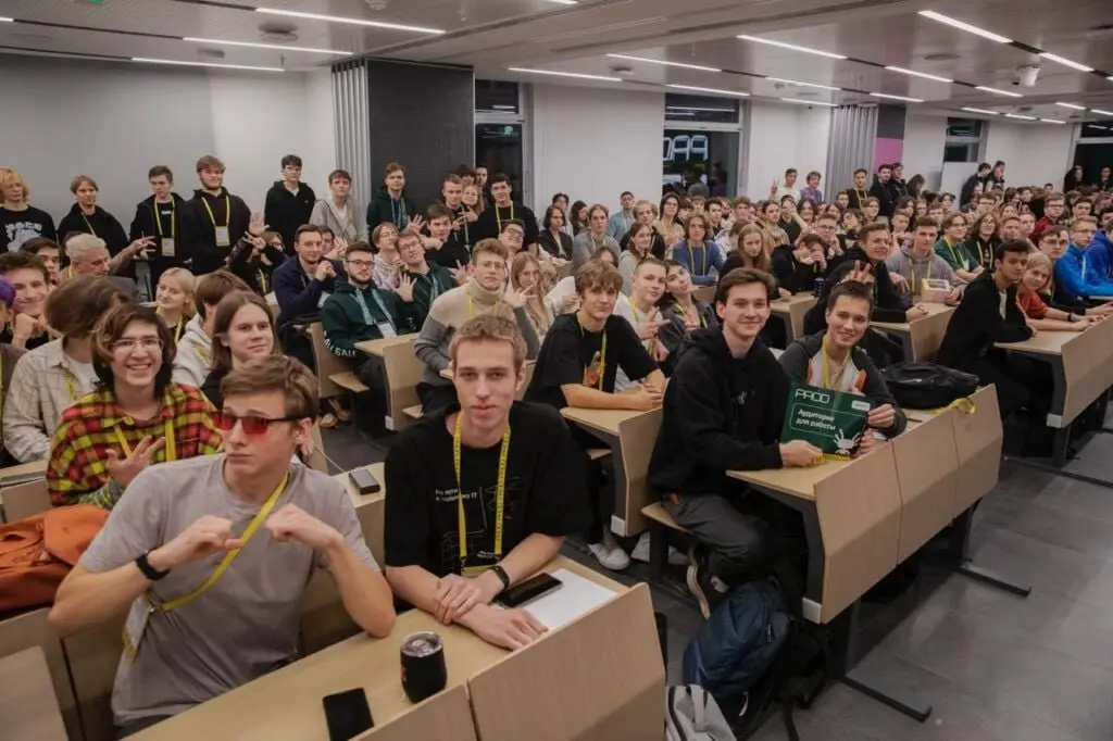 ⏺ Олимпиада PROD выходит на международный уровень
Первая в мире ежегодная олимпиада по промышленной разработке для старшеклассников PROD вышла на международный уровень | Сетка — социальная сеть от hh.ru