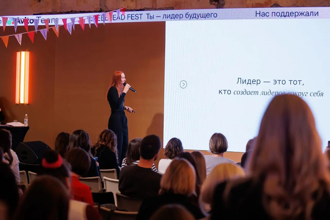 «Интервью, которое никто не просил — кроме меня самой»
Разговор с собой про лидерство, страхи, уязвимость и бег как способ быть в тишине.
Решила задать себе пару вопросов. Вот что получилось | Сетка — социальная сеть от hh.ru