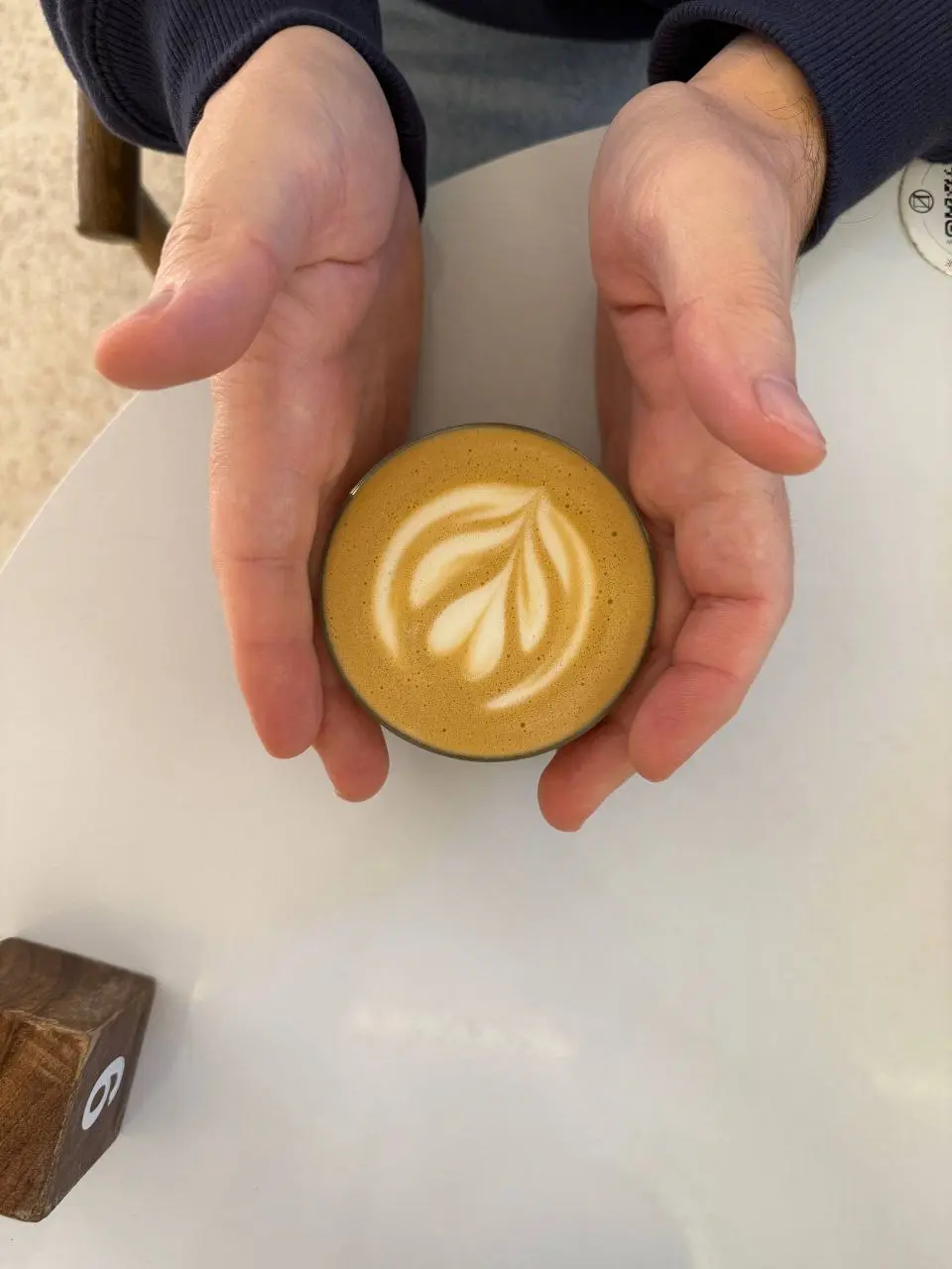 🍂 Пятничное без полезностей
Сегодня никаких инструкций и глубоких разборов — просто гуляю по солнечному Тбилиси и наслаждаюсь последними теплыми деньками осени | Сетка — социальная сеть от hh.ru