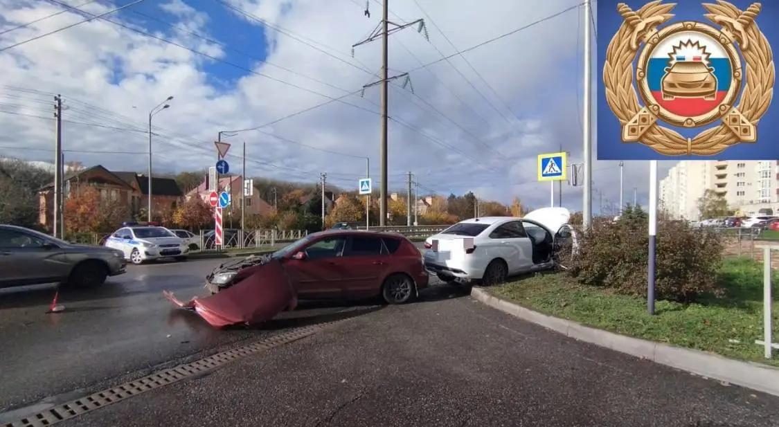 В Ставрополе столкнулись Mazda и Lada Vesta
ДТП произошло утром 30 октября на улице Пирогова. По предварительным данным, водитель Mazda при повороте налево не уступил дорогу встречной Lada Vesta | Сетка — социальная сеть от hh.ru