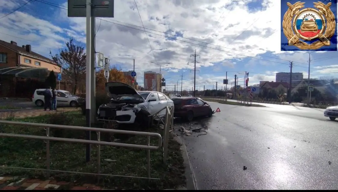 В Ставрополе столкнулись Mazda и Lada Vesta
ДТП произошло утром 30 октября на улице Пирогова. По предварительным данным, водитель Mazda при повороте налево не уступил дорогу встречной Lada Vesta | Сетка — социальная сеть от hh.ru