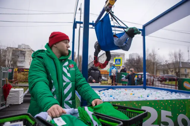 25 000 магазинов “Пятёрочка”! Юбилейный рубеж пройден в Екатеринбурге 🙂 Принимайте поздравления от Dialog X5!
Событие грандиозное и отметили его с размахом: организовали интерактивную зону, где гости ... | Сетка — социальная сеть от hh.ru