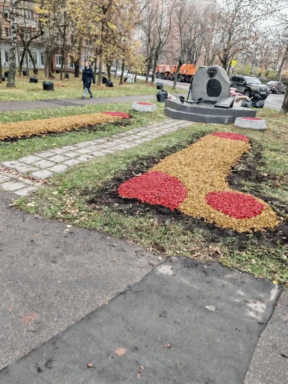 Утренний цветник
На окраине разрастающейся столицы, где — чем дальше от МКАДа, — тем эксперименты над пространством градостроителей и ландшафтников смелее, местные жители внезапно столкнулись с воплощ... | Сетка — социальная сеть от hh.ru