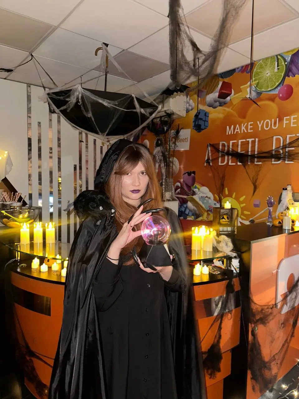Halloween в Beetl: страшно красиво и очень ответственно!
Сегодня офис превратился в логово нечисти 👻
🕸 Встречайте участников:
💀 Дарья Титова — Призрак Курта Кобейна
☠️ Авдеева Полина — Круэлла Череват... | Сетка — социальная сеть от hh.ru