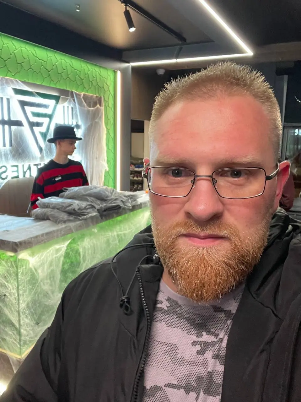На входе Фредди Крюгер 😈 | Сетка — социальная сеть от hh.ru