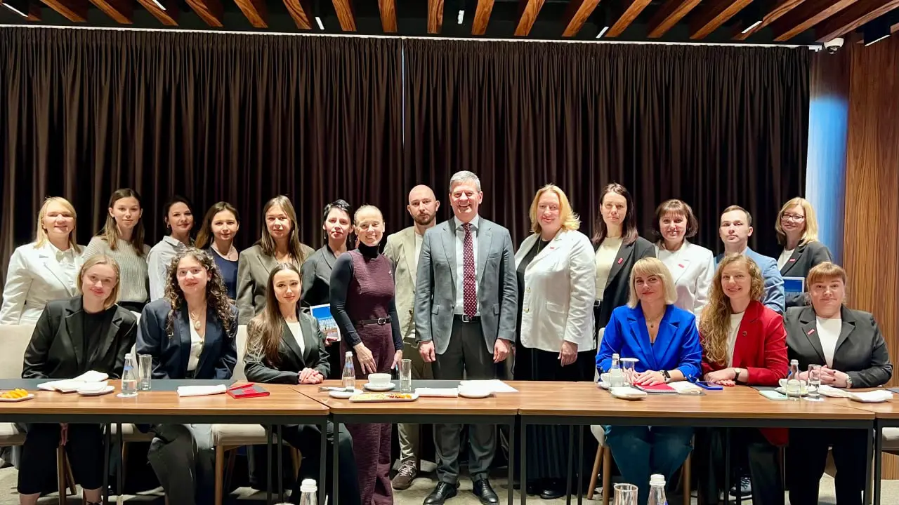 29 октября состоялась неформальная встреча команды Центра карьеры Президентской академии с ректором Алексеем Геннадиевичем Комиссаровым
Мы обсудили ключевые задачи на ближайшее время и то, как выстраи... | Сетка — социальная сеть от hh.ru