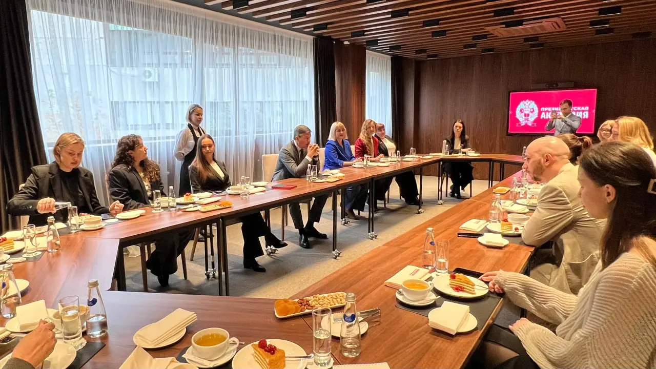 29 октября состоялась неформальная встреча команды Центра карьеры Президентской академии с ректором Алексеем Геннадиевичем Комиссаровым
Мы обсудили ключевые задачи на ближайшее время и то, как выстраи... | Сетка — социальная сеть от hh.ru