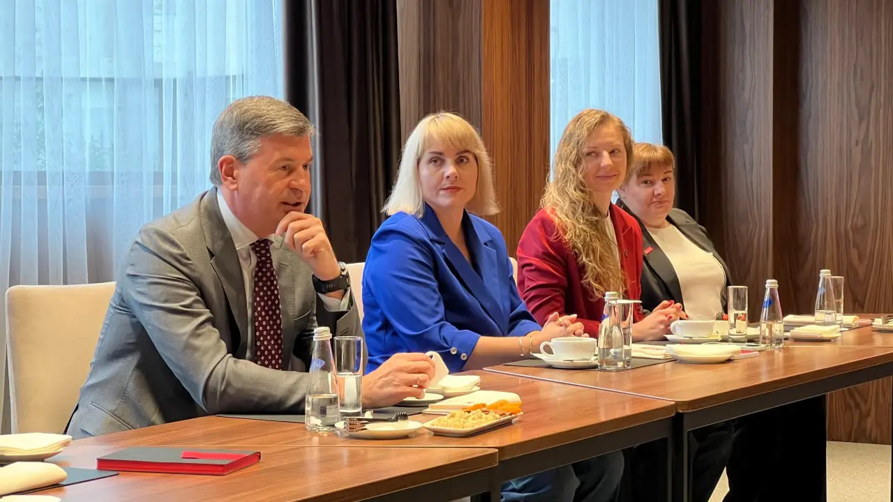 29 октября состоялась неформальная встреча команды Центра карьеры Президентской академии с ректором Алексеем Геннадиевичем Комиссаровым
Мы обсудили ключевые задачи на ближайшее время и то, как выстраи... | Сетка — социальная сеть от hh.ru