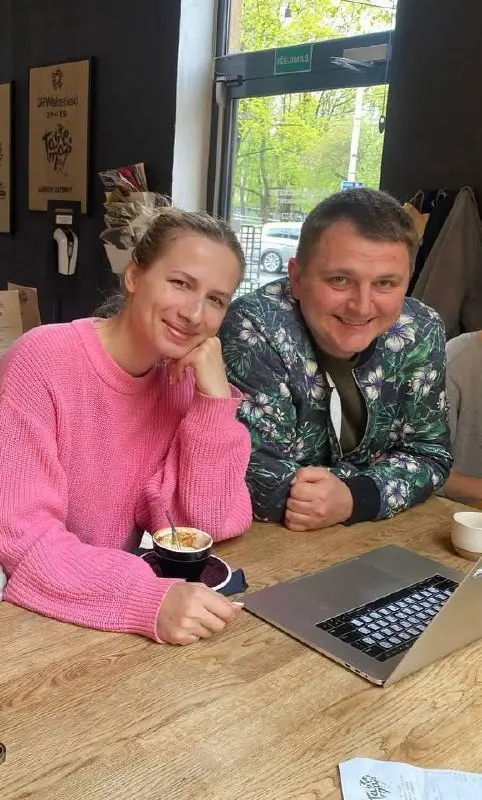 Кофе-кодовцы в деле!
Наша коллега Александра Осичка @iOSichkaAlex вместе с кофаундером Андреем Почтарёвым пилят стартап — MirrorFit | Сетка — социальная сеть от hh.ru