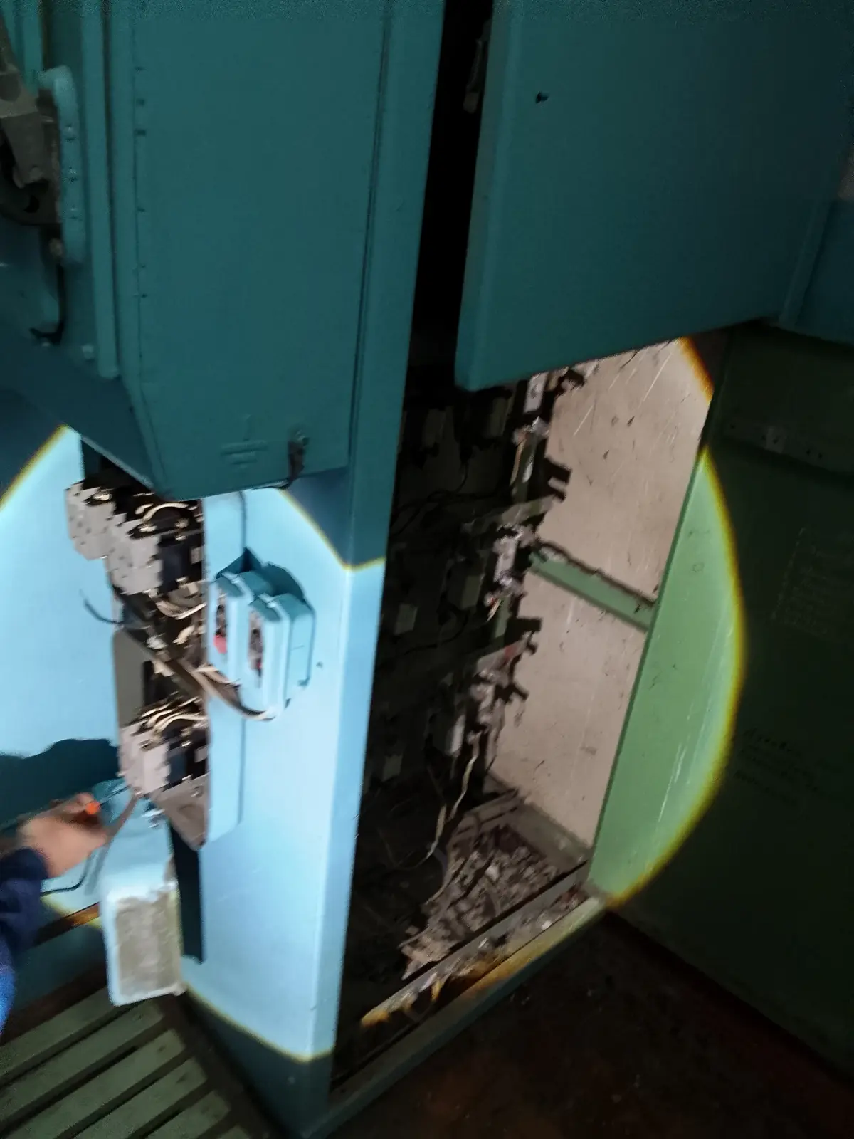 Вчера мы запустили двигатели (MADE IN USSR 🚗), которые простояли без работы минимум 10 лет. Нет свидетелей кто застал вытяжку в рабочем состоянии. Ну это и неважно. Главное, всё работает | Сетка — социальная сеть от hh.ru