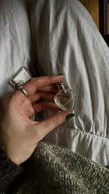 Смотрите какая спасательная обработка на айфоне🎞️🪄
Если фотография получилась не очень удачной по свету или немного размазано, то такой утемняющий фильтр поможет скрыть все лишнее🤎
#фильтры | Сетка — социальная сеть от hh.ru