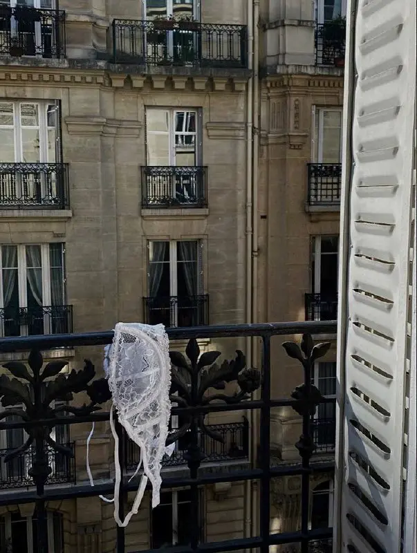 Смотрите какая спасательная обработка на айфоне🎞️🪄
Если фотография получилась не очень удачной по свету или немного размазано, то такой утемняющий фильтр поможет скрыть все лишнее🤎
#фильтры | Сетка — социальная сеть от hh.ru