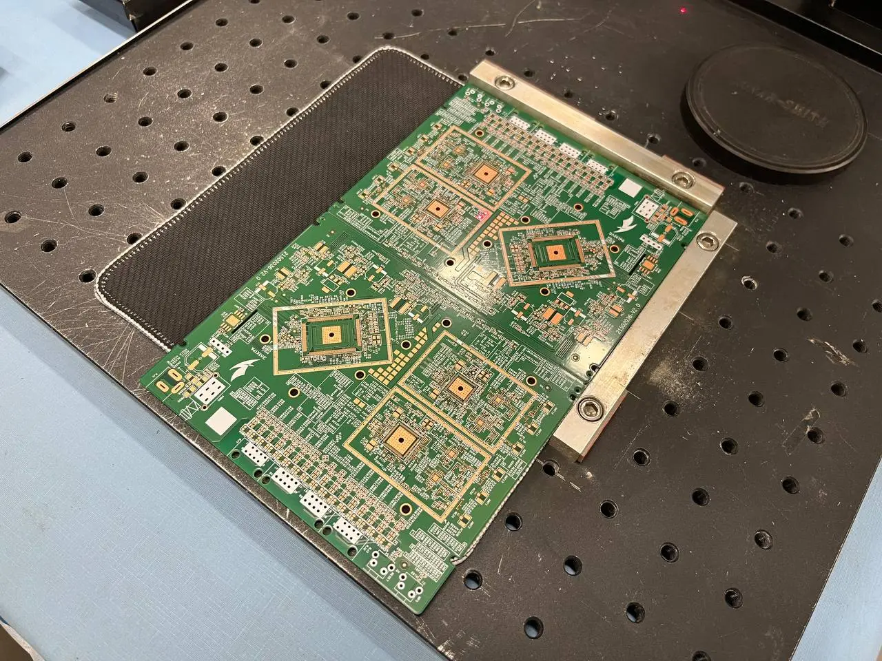 ⏺ Ростелеком приступил к производству и установке Wi‑Fi‑роутеров шестого поколения Electra F30AX абонентам из Петербурга и Ленобласти
Как отметили в операторе связи, устройства обеспечивают высокую ск... | Сетка — социальная сеть от hh.ru