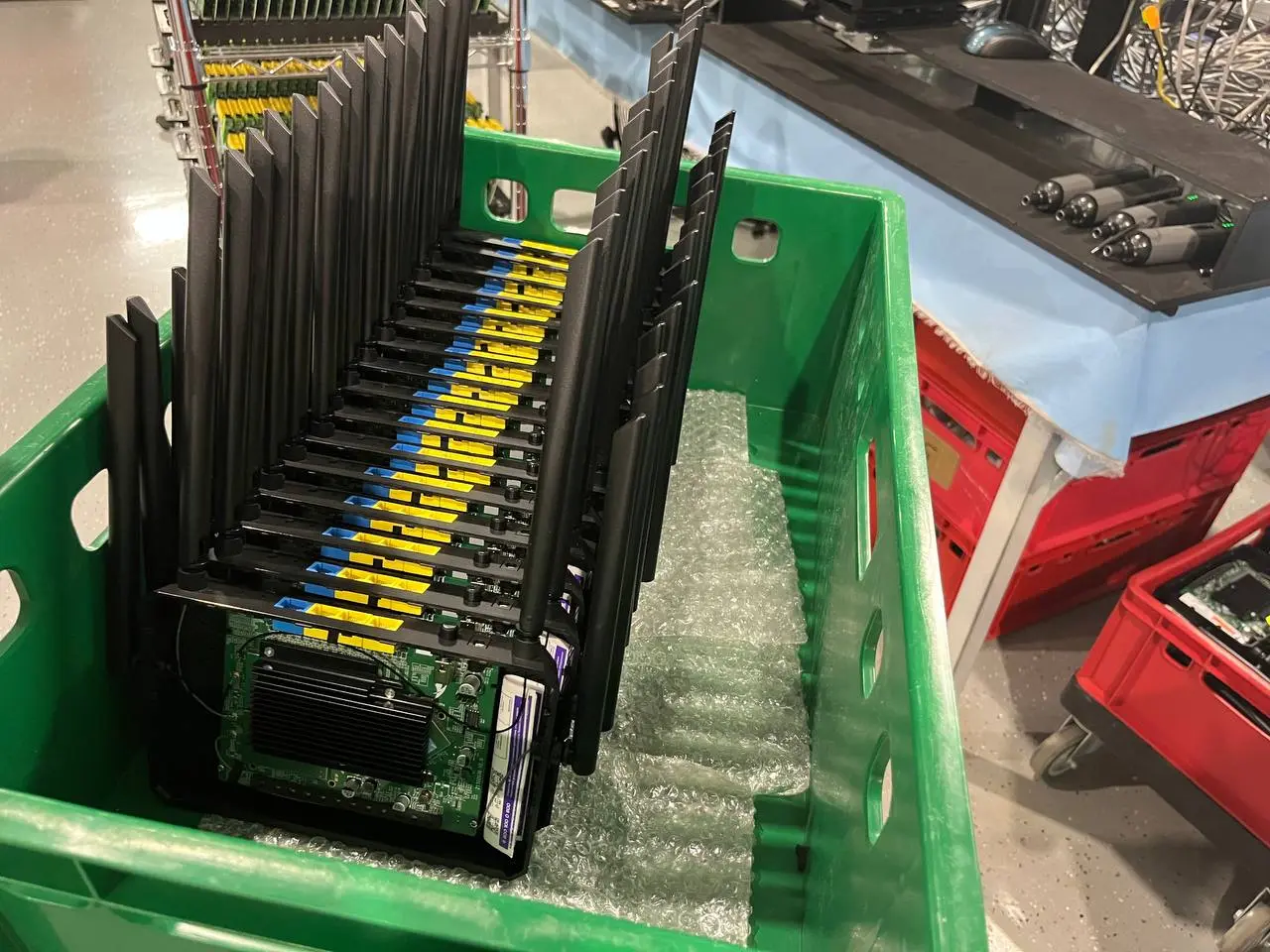 ⏺ Ростелеком приступил к производству и установке Wi‑Fi‑роутеров шестого поколения Electra F30AX абонентам из Петербурга и Ленобласти
Как отметили в операторе связи, устройства обеспечивают высокую ск... | Сетка — социальная сеть от hh.ru