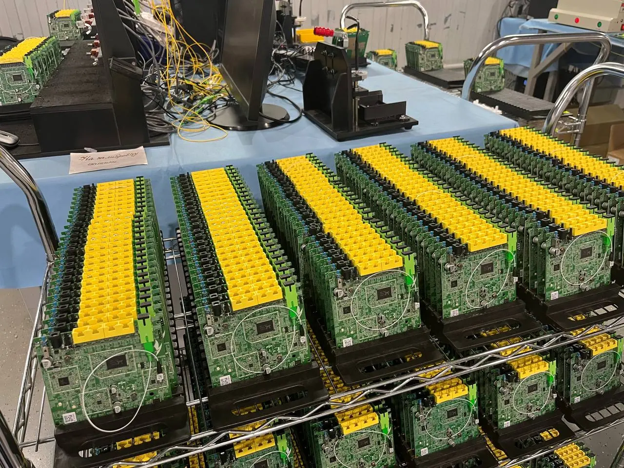 ⏺ Ростелеком приступил к производству и установке Wi‑Fi‑роутеров шестого поколения Electra F30AX абонентам из Петербурга и Ленобласти
Как отметили в операторе связи, устройства обеспечивают высокую ск... | Сетка — социальная сеть от hh.ru