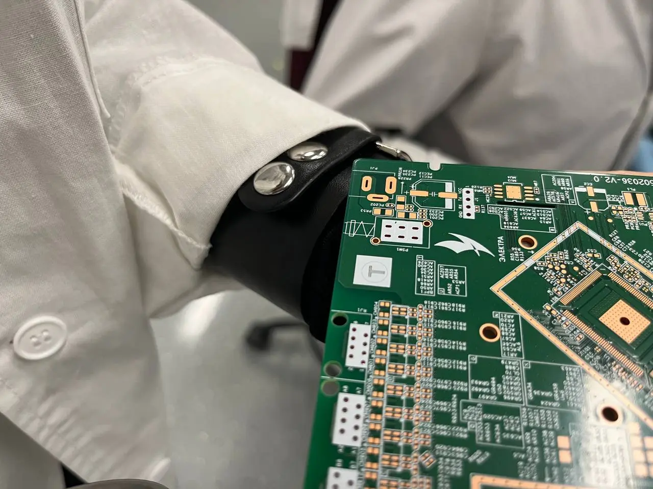 ⏺ Ростелеком приступил к производству и установке Wi‑Fi‑роутеров шестого поколения Electra F30AX абонентам из Петербурга и Ленобласти
Как отметили в операторе связи, устройства обеспечивают высокую ск... | Сетка — социальная сеть от hh.ru