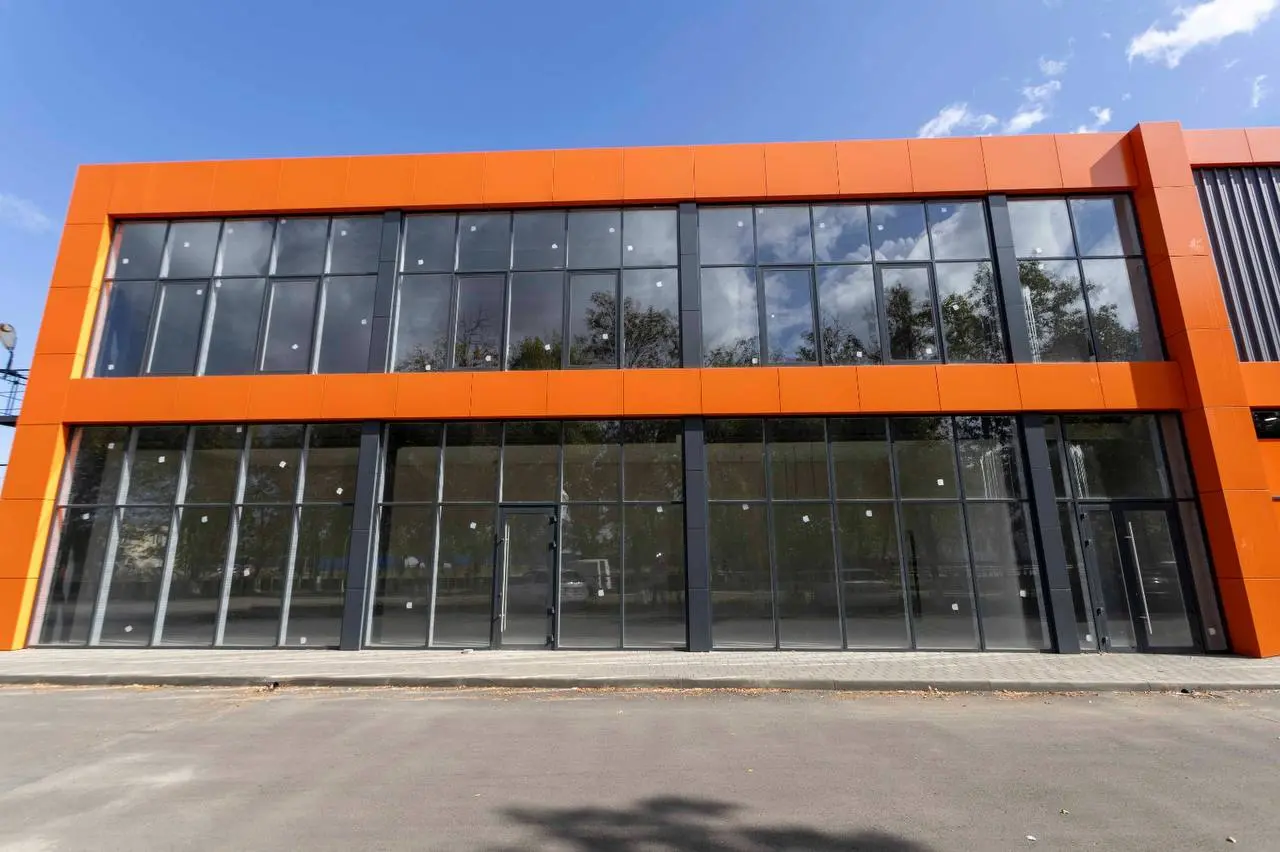 Аренда коммерческих помещений в торговом центре "ИЛЬ". Краснодарский кр., пгт. Ильский ул. Первомайская 121.
Помещение 1: 140 кв.м, цена в месяц - 147 000 р | Сетка — социальная сеть от hh.ru