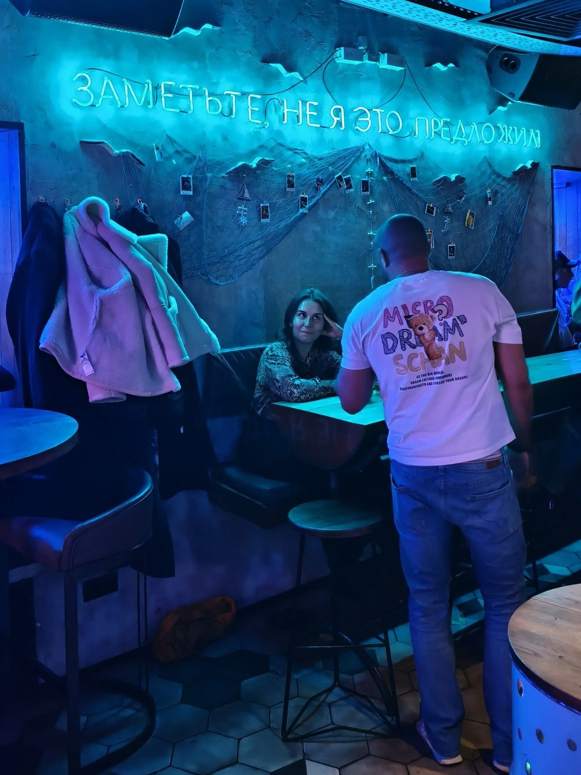 Знакомство
Познакомиться с рандомным человеком – для меня какой-то неведомый скилл.
Всегда восхищали люди, которые могут просто так подойти, что-то уместное сказать, расположить к себе | Сетка — социальная сеть от hh.ru