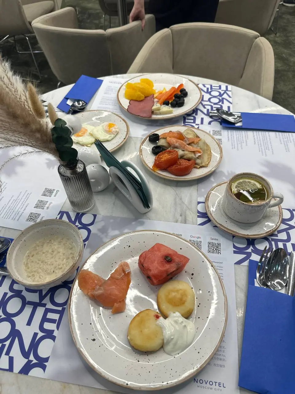Рубрика - еда октября 🤭 острожно, голодным не смотреть!
Тут буду вести кг: итог сейчас 57,6 кг на весах на конец октября (30), посмотрим как будет через месяц.
Цель вернуться к 52-53 кг | Сетка — социальная сеть от hh.ru