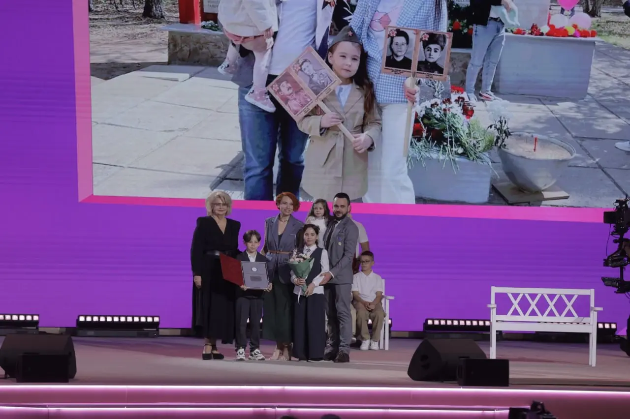🏆 Семья Хусаиновых из Ставрополя удостоена награды в Кремле за крепкие семейные ценности
В стенах Кремля состоялась торжественная церемония, где семью Хусаиновых из Ставрополя чествовали за победу во ... | Сетка — социальная сеть от hh.ru