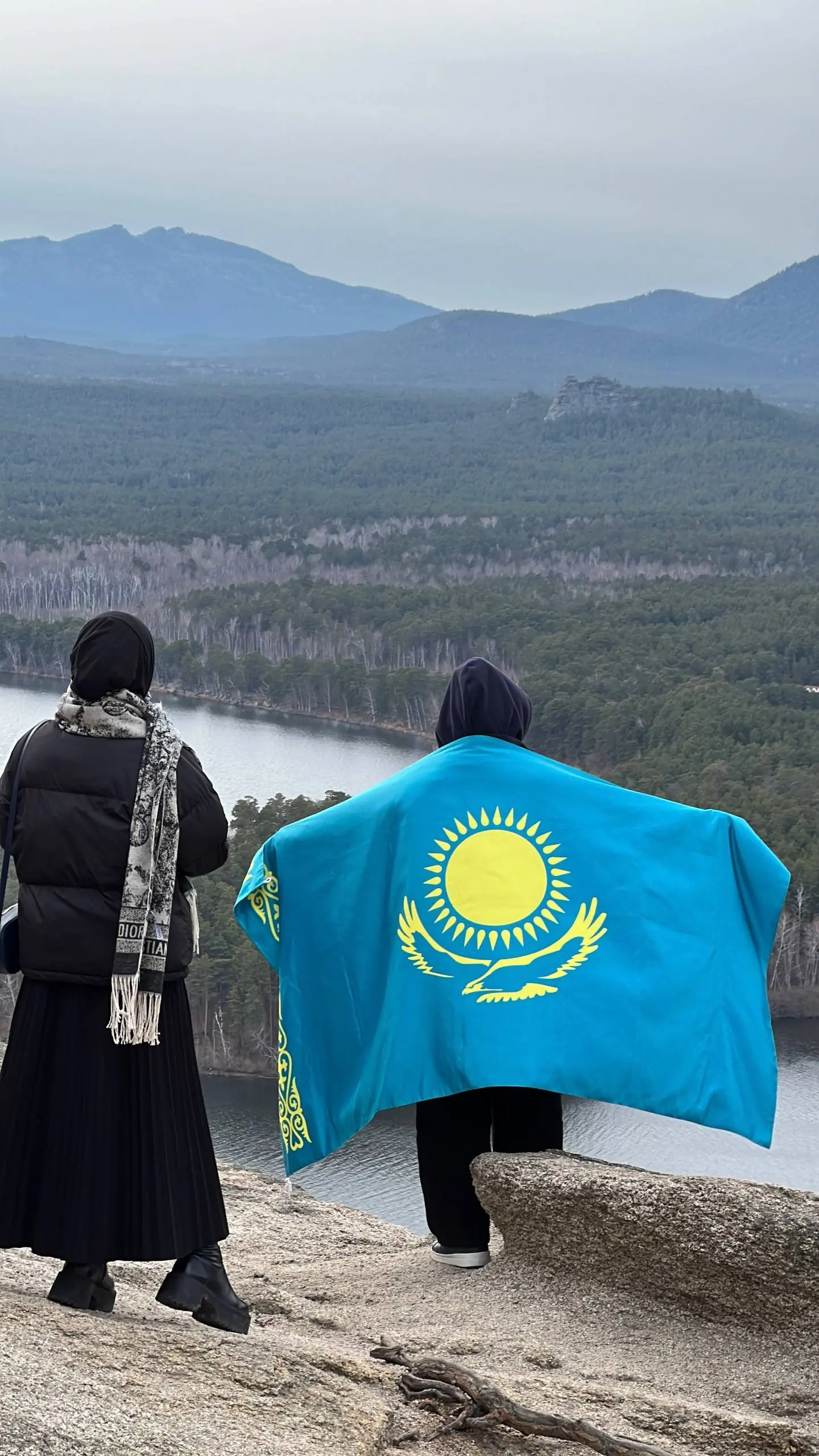подняться на гору ✔️
полюбоваться видами ✔️
сфоткаться с казахскими борцами ✔️
посмотреть на белку ✔️
прокатиться на паромчике ✔️
походить вокруг трона и загадать желание ✔️ | Сетка — социальная сеть от hh.ru