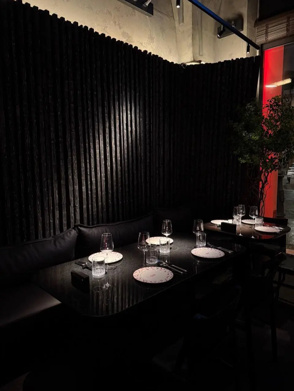 Maison Rouge: ресторан, где подают лобстера за 370 000 ₽ 💎
Maison Rouge сочетает ресторан, салон‑гостиную и ночной клуб в одном пространстве | Сетка — социальная сеть от hh.ru