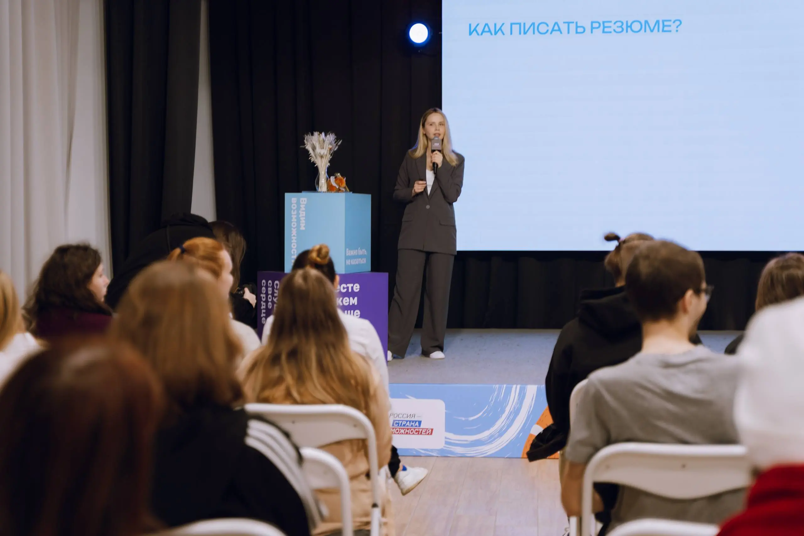Почему Москва – не всегда лучший вариант для развития карьеры❓
Кто со мной давно, те знают – я люблю Москву всем сердцем | Сетка — социальная сеть от hh.ru