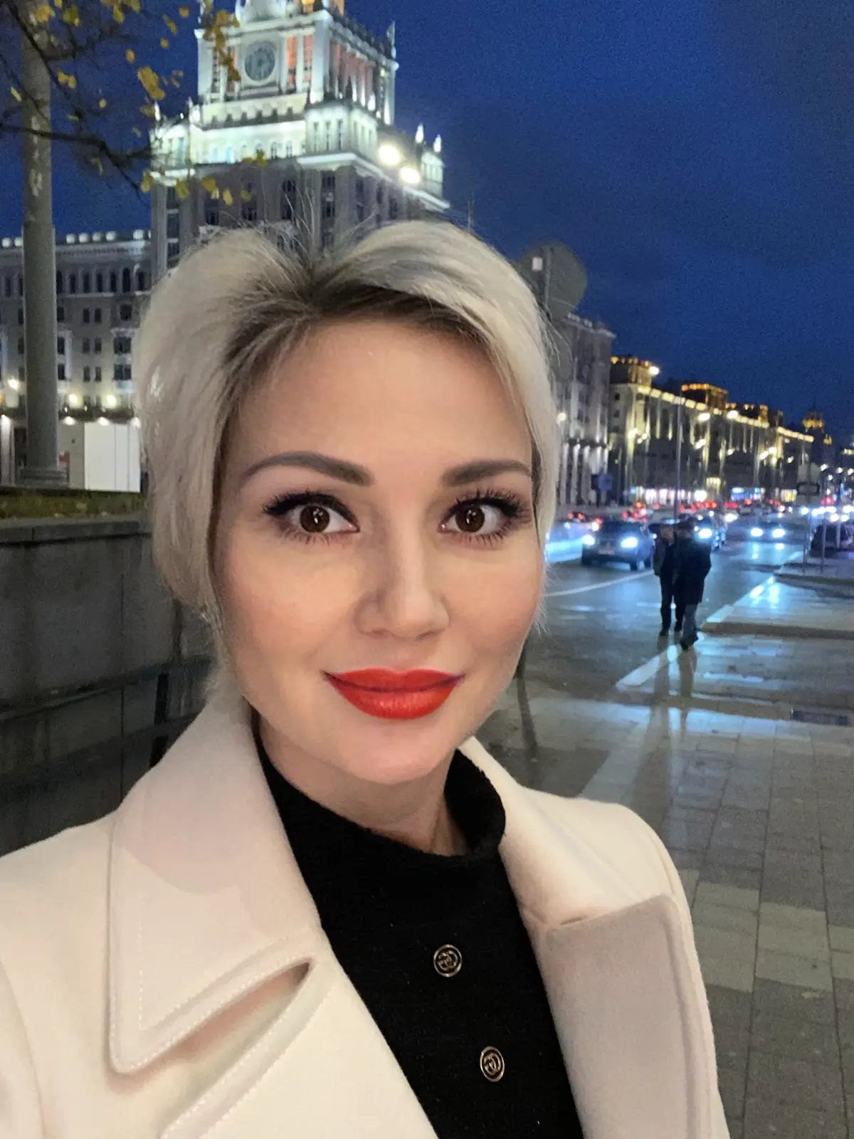 Когда Вам грустно! Смотрите на красивое! Например,на меня! Красивый психолог-это уже 50% успеха! А вторые 50%-это что,как думаете?www.basalyk.ru | Сетка — социальная сеть от hh.ru
